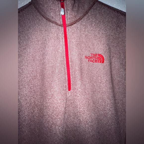 The North Face cozy mens quarter zip fleece sweater - Picture 3 of 5